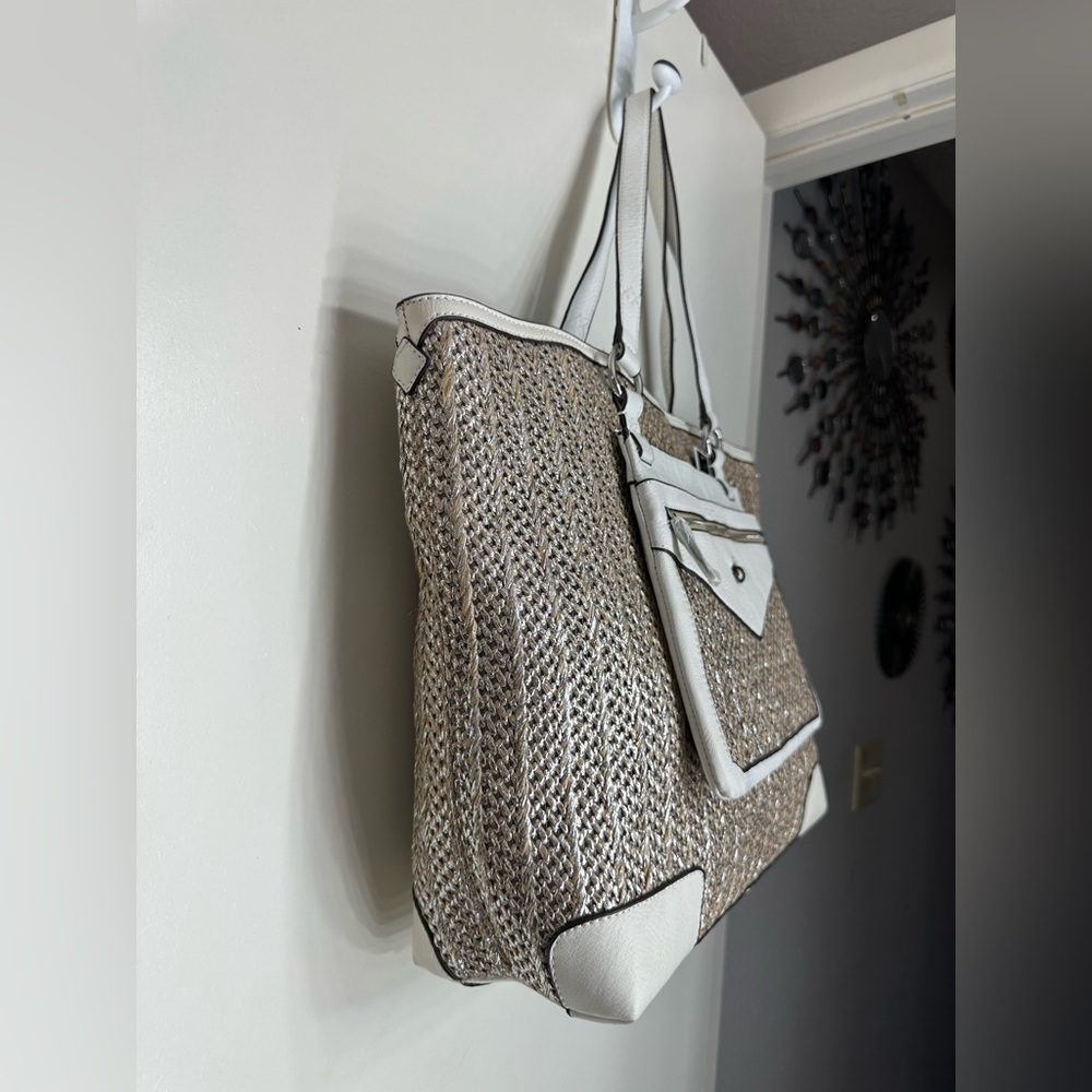 Juicy Couture Palm Springs Metallic
Straw Tote Bag white and silver - Picture 5 of 15